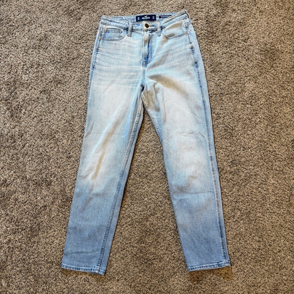 Hollister Ultra High Rise Mom Jeans Light Wash Blue Size 5R / 27